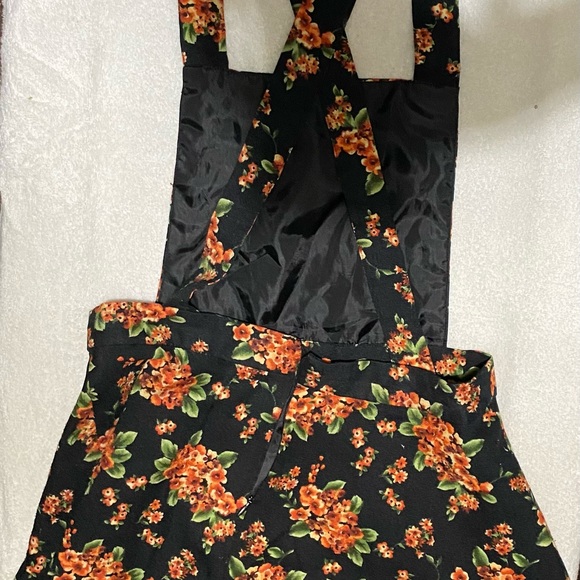 Apron style dress, Forever 21 - Picture 4 of 5